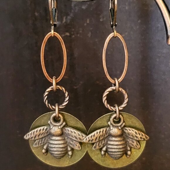 Beautiful HONEY BEE Coin Charm Earrings Bronze Copper Brass Lever Back Hippie - Picture 1 of 7